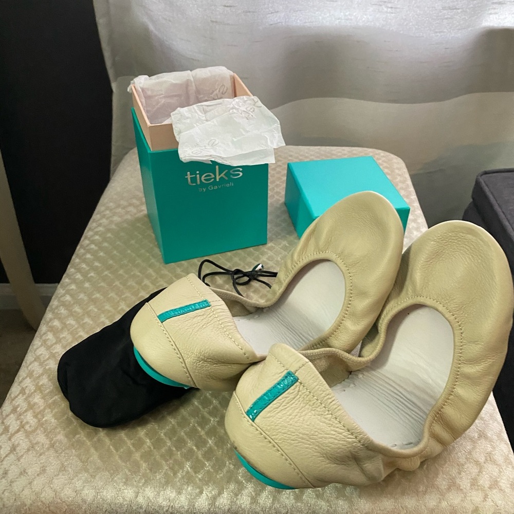 Tieks - color cream - size 10